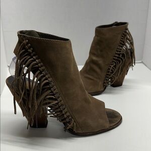 Dolce Vita Noralee Ankle Booties Fringe Peeptoe Heeled Suede Boots Shoes Tan 9.5